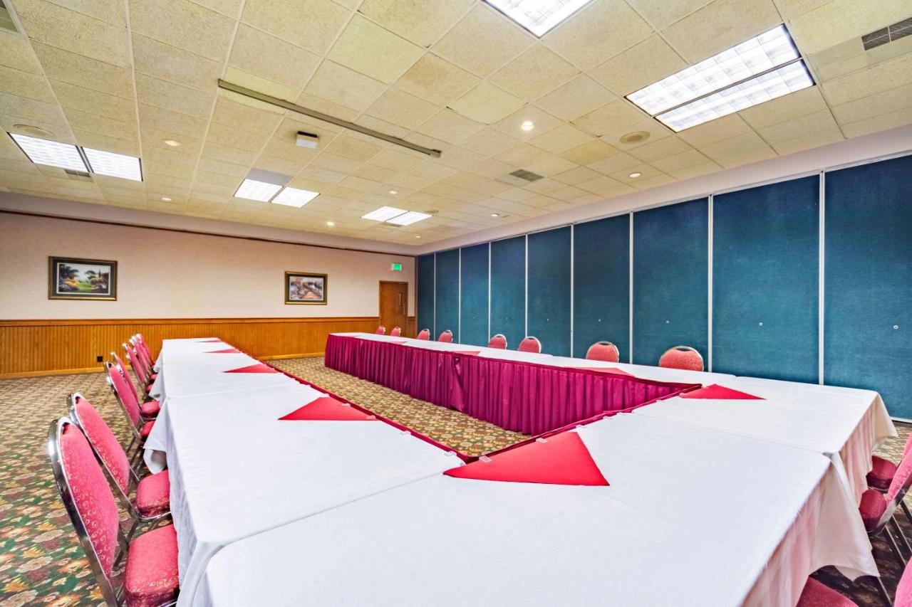 Suburban Studios I-80 Grand Island Doniphan Ngoại thất bức ảnh